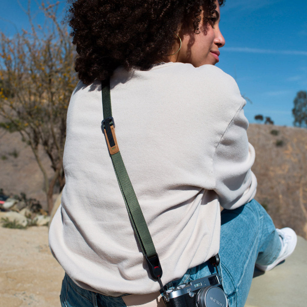 (image), Anne's sage leash setup as sling carry, L-SG-3