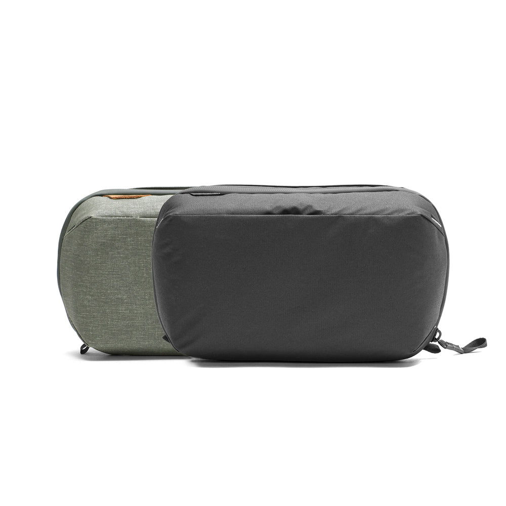 no-show, wash pouch in sage and black colorway