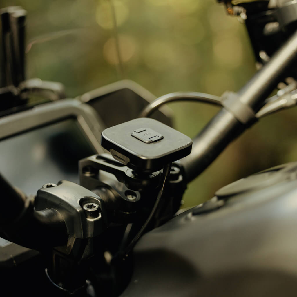 (image), Motorcycle Bar Mount Qi2 Charging and Locking, M-MM-AJ-BK-1