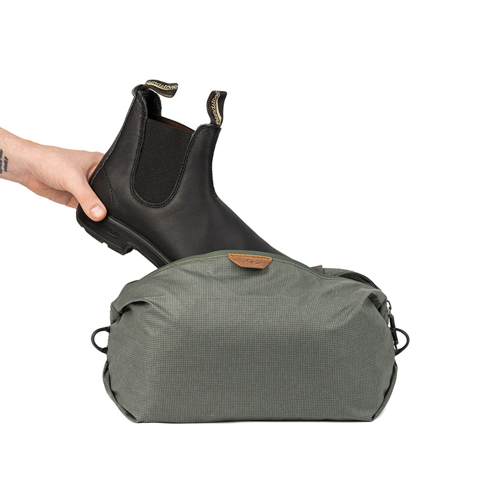 (image), Putting a shoe inside the sage shoe pouch, BSP-SG-1