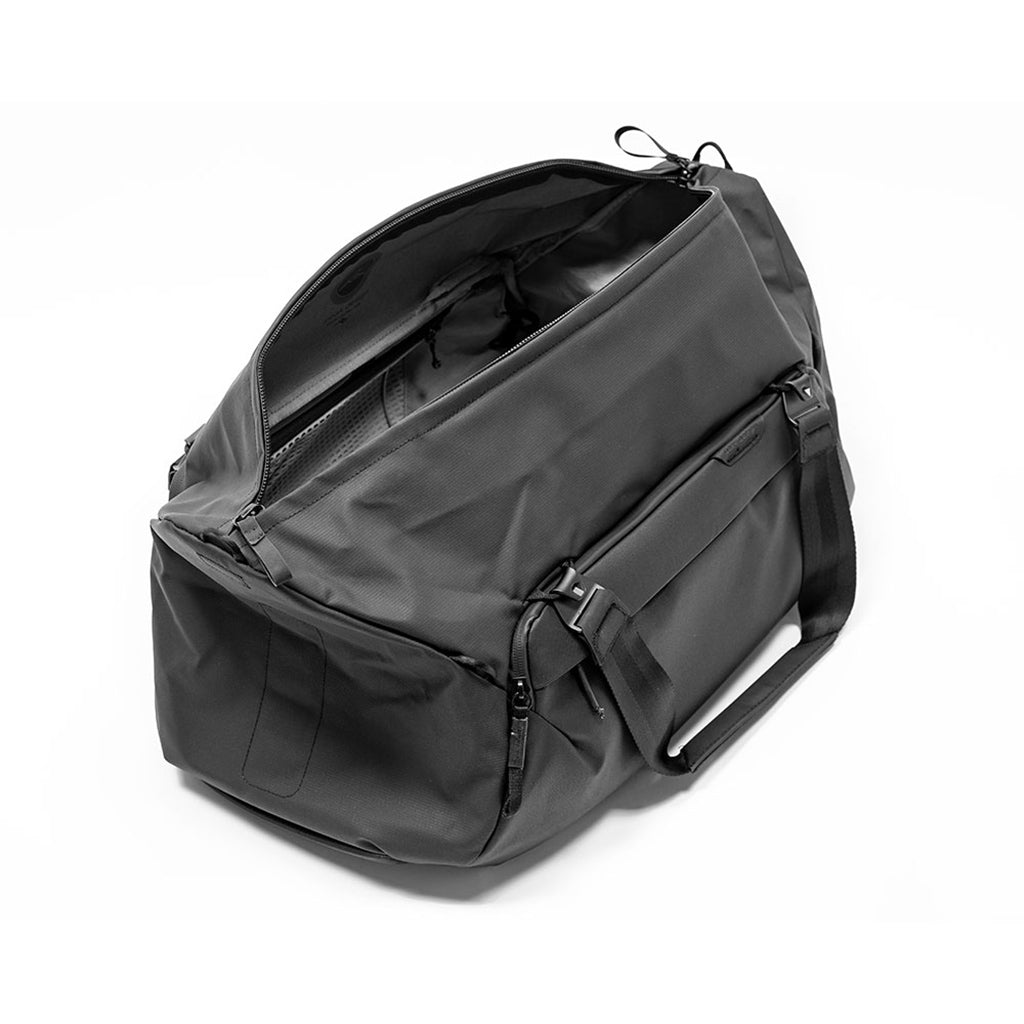 (image), top zip opening of the black duffel bag, BTRD-35-BK-1, black