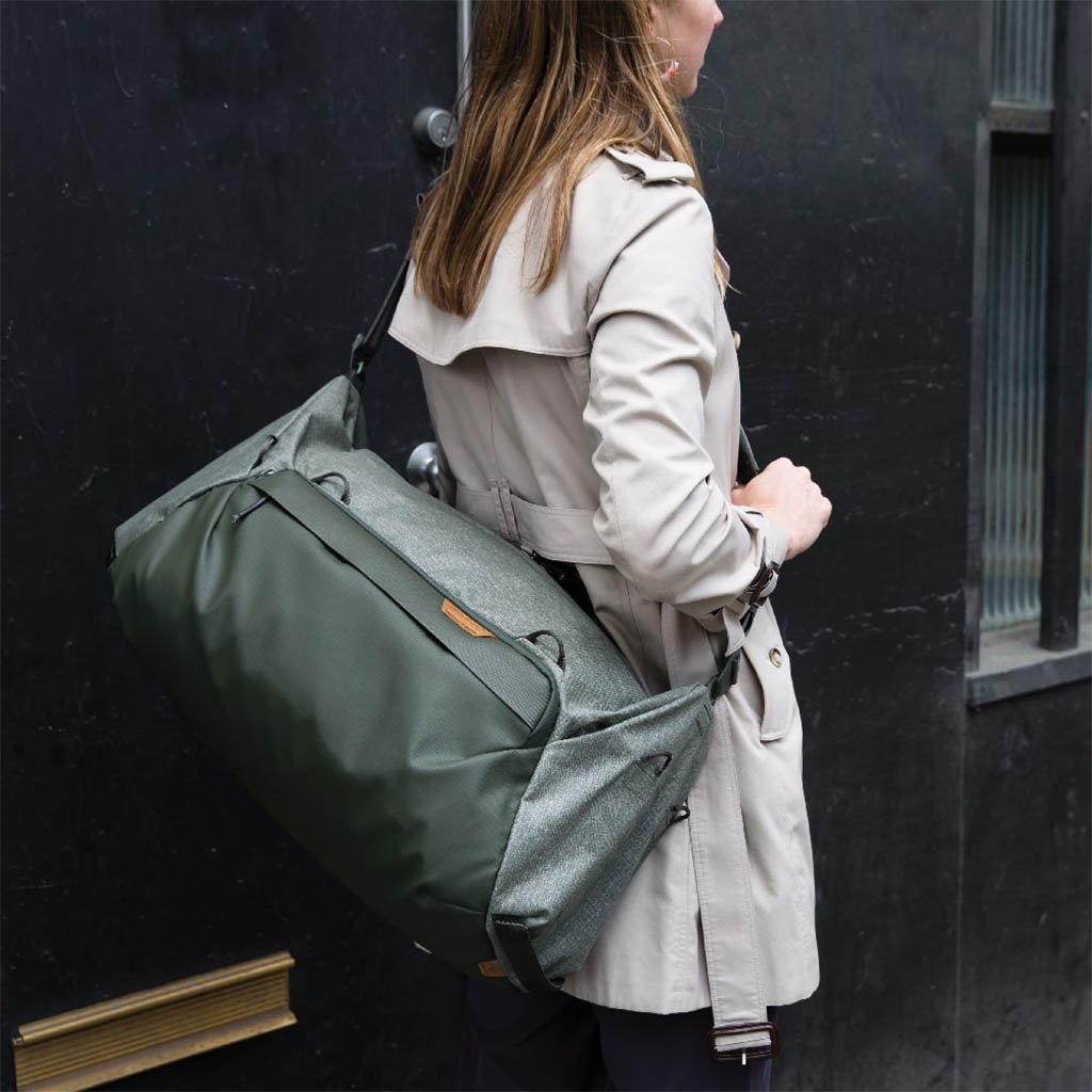 (image), Anne carrying the duffel using the shoulder strap, BTRD-35-SG-1, sage