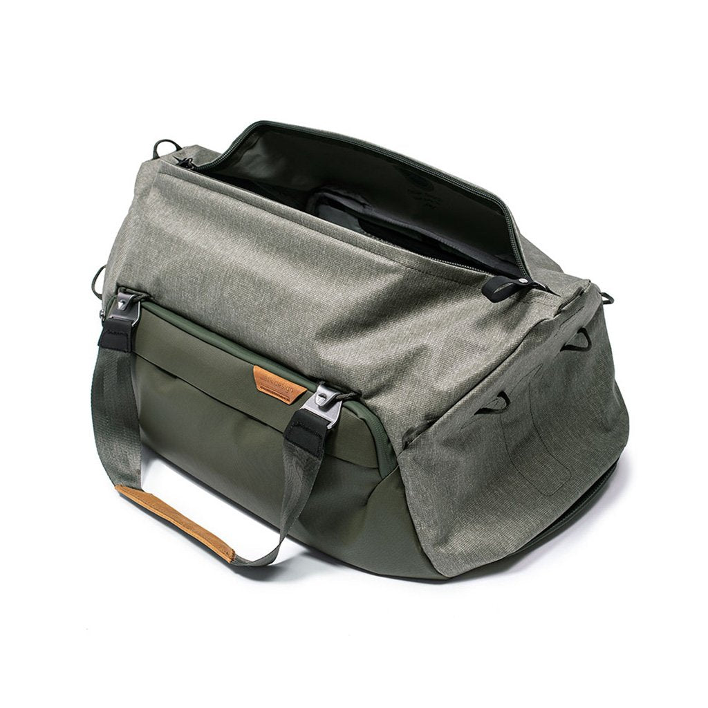 (image), top zip opening of the sage duffel bag, BTRD-35-SG-1, sage