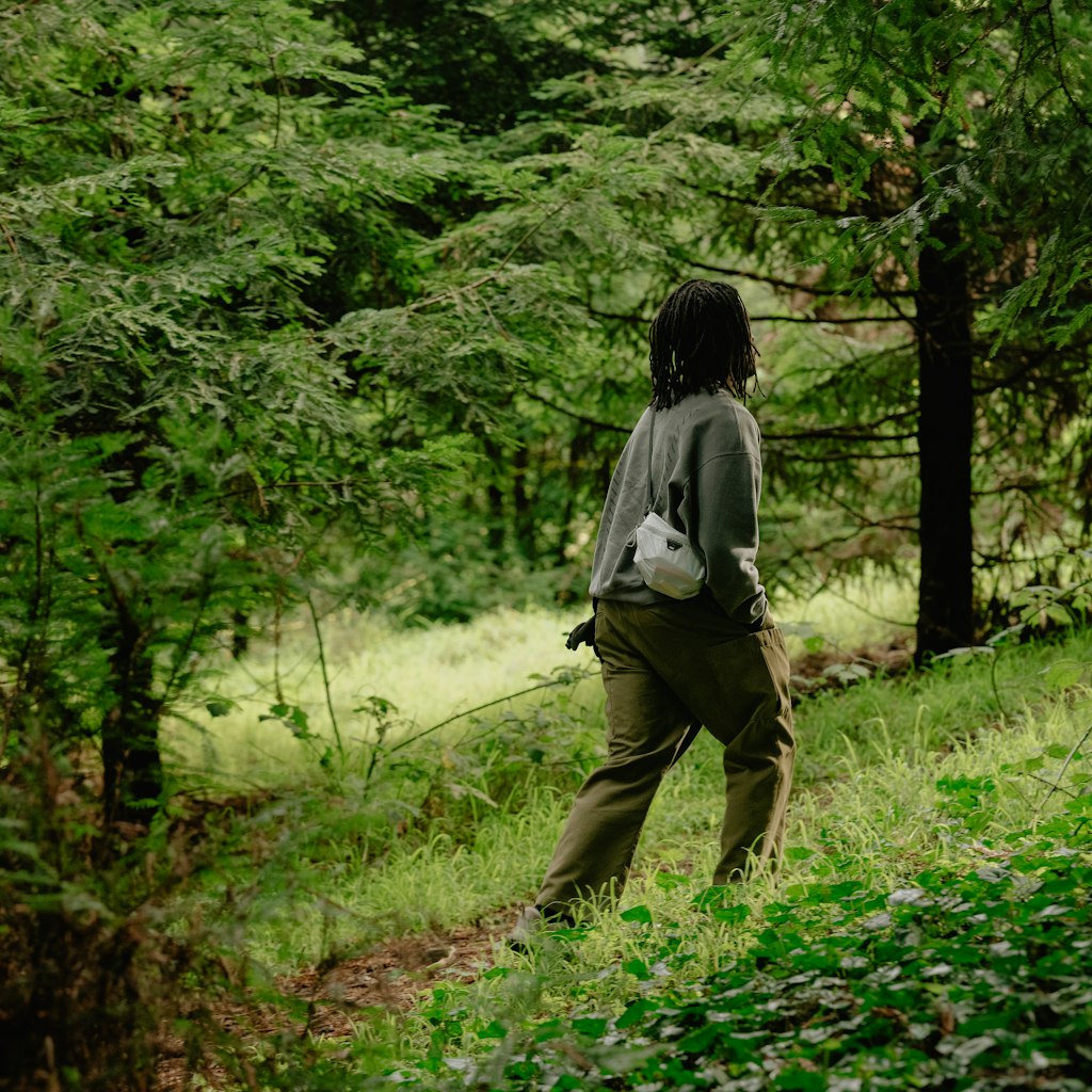 (image), A guy walking with the cloud variant of ultralight packing cube, BUP-CD-XXS-1, BUP-CD-XS-1, BUP-CD-S-1